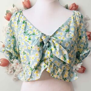NWT BCBGeneration crop daisy top